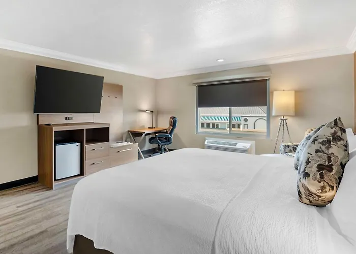 Best Western Plus Newport Mesa Inn