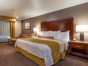 Hotel Western Newport Mesa 3*