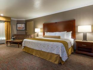 Western Newport Mesa Hotel 3*