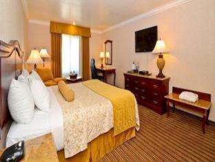 Western Newport Mesa 3*