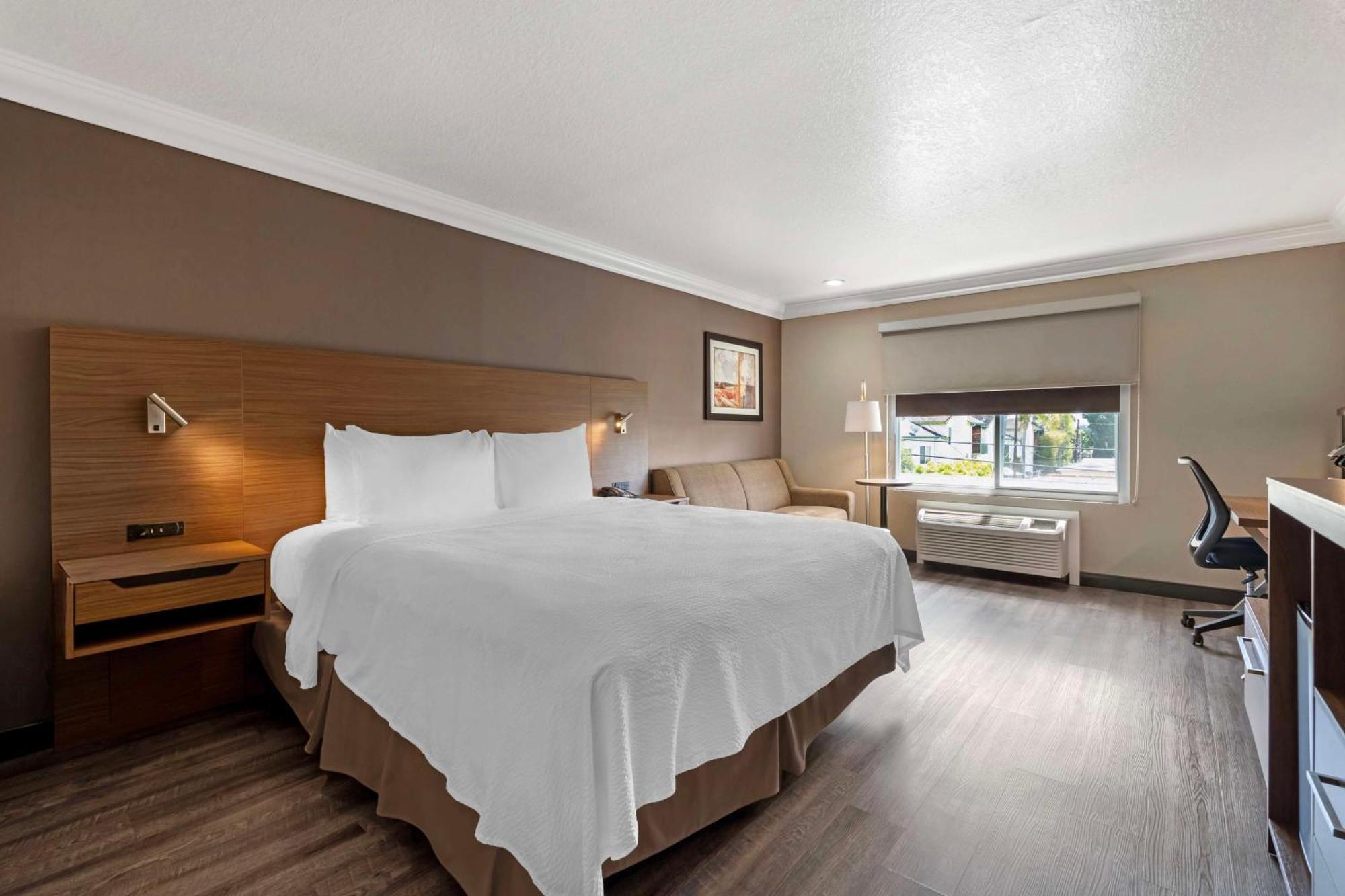 Western Newport Mesa Hotel