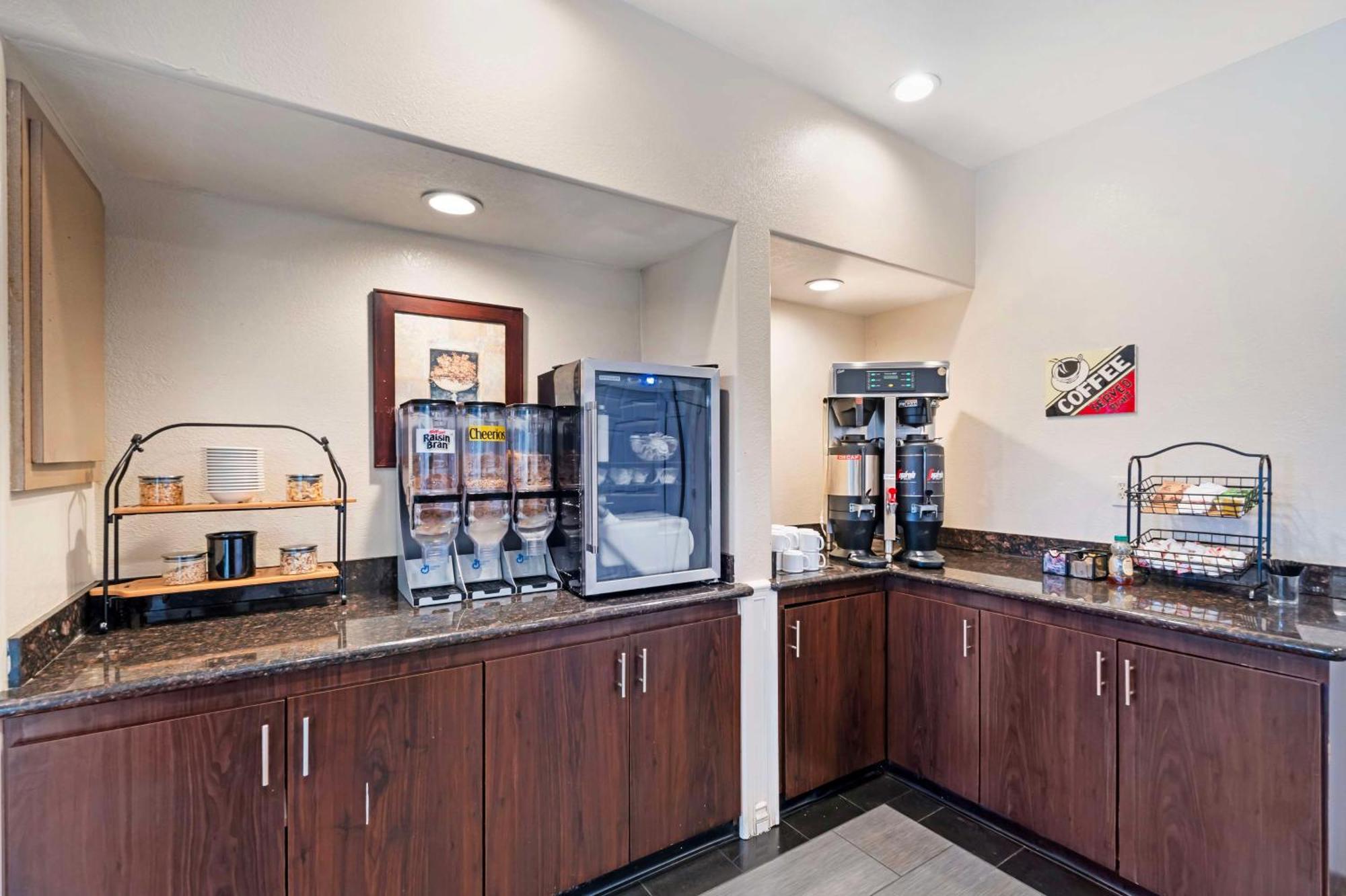 Western Newport Mesa Hotel 3*
