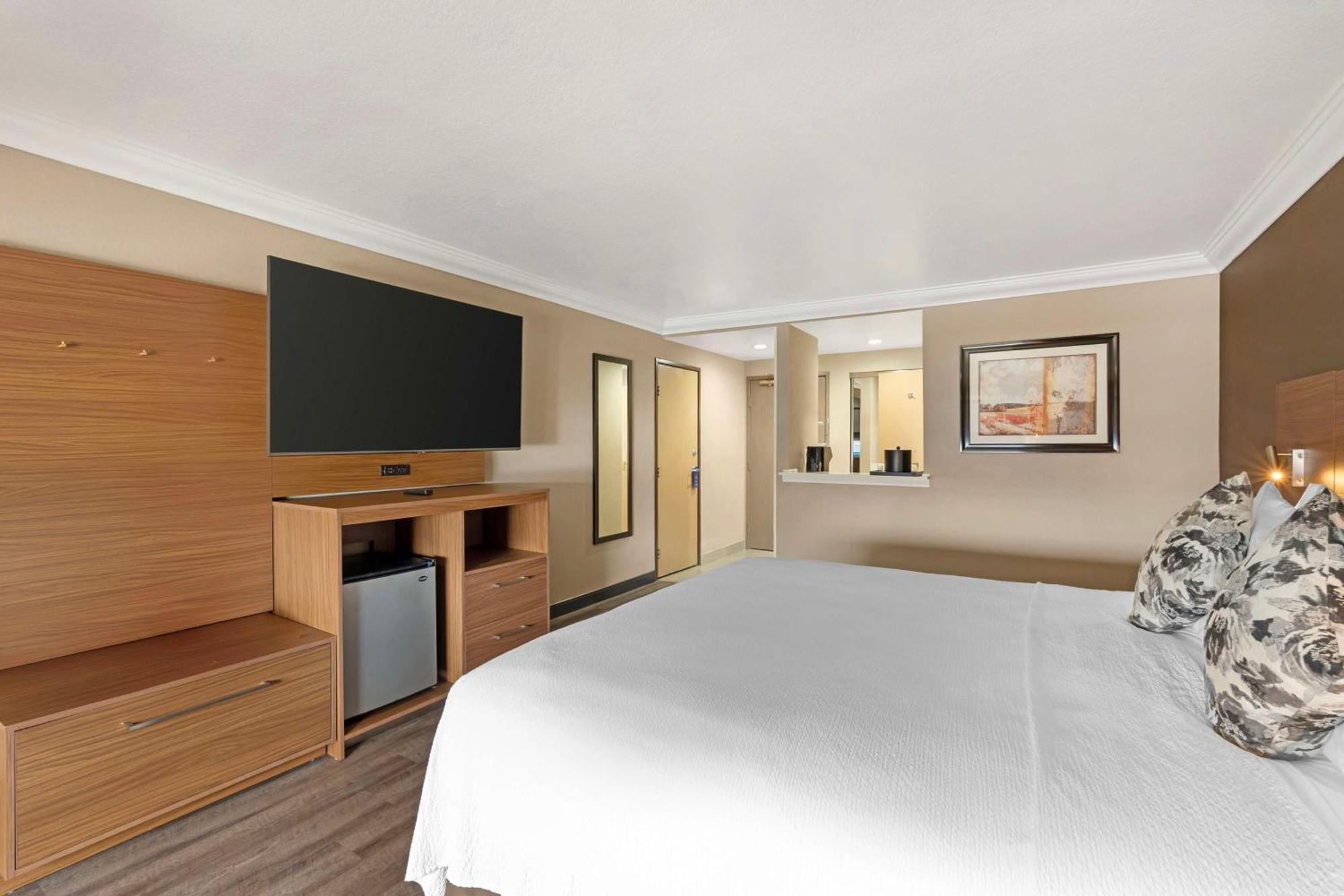 Western Newport Mesa Hotel