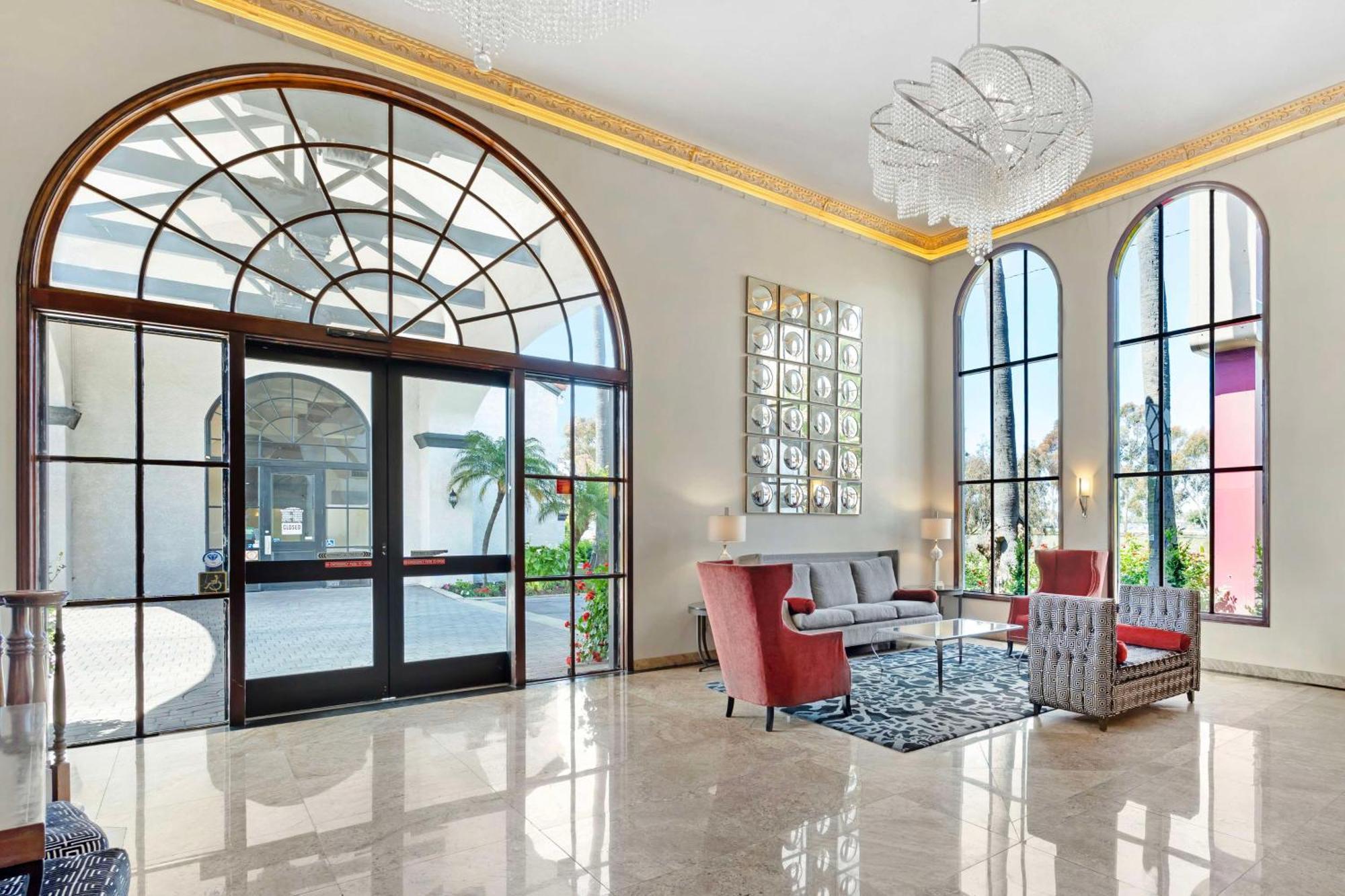 Western Newport Mesa Hotel 3*