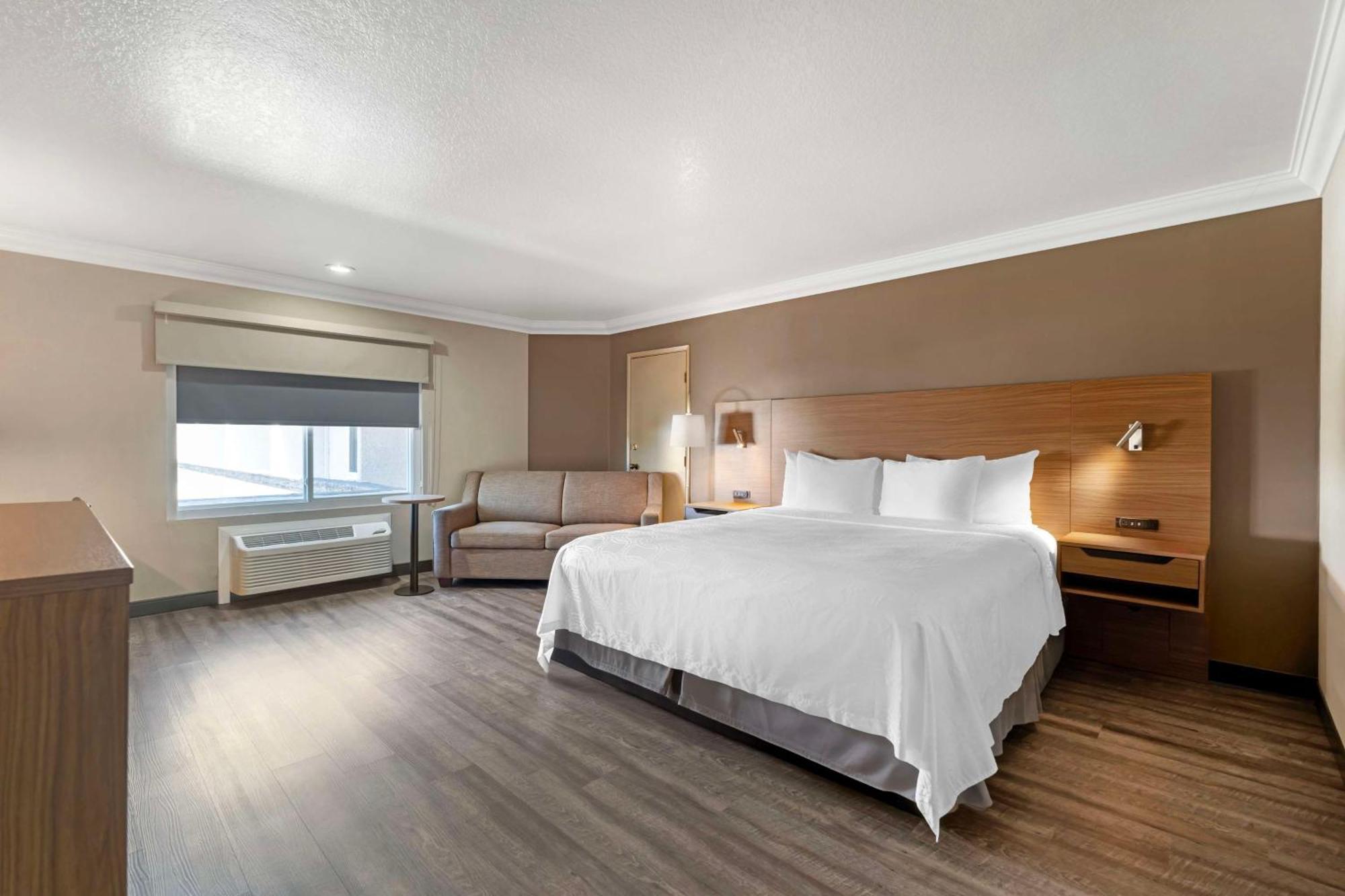 Western Newport Mesa Hotel 3*