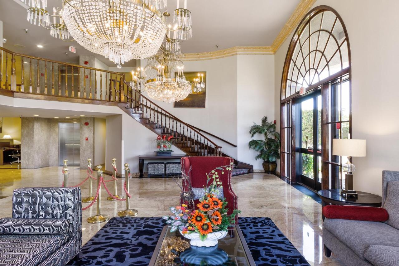 Western Newport Mesa Hotel 3*
