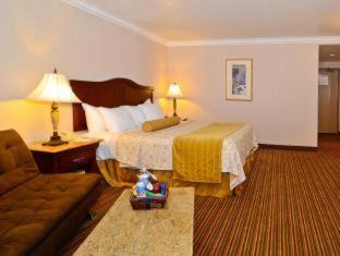 Western Newport Mesa 3*