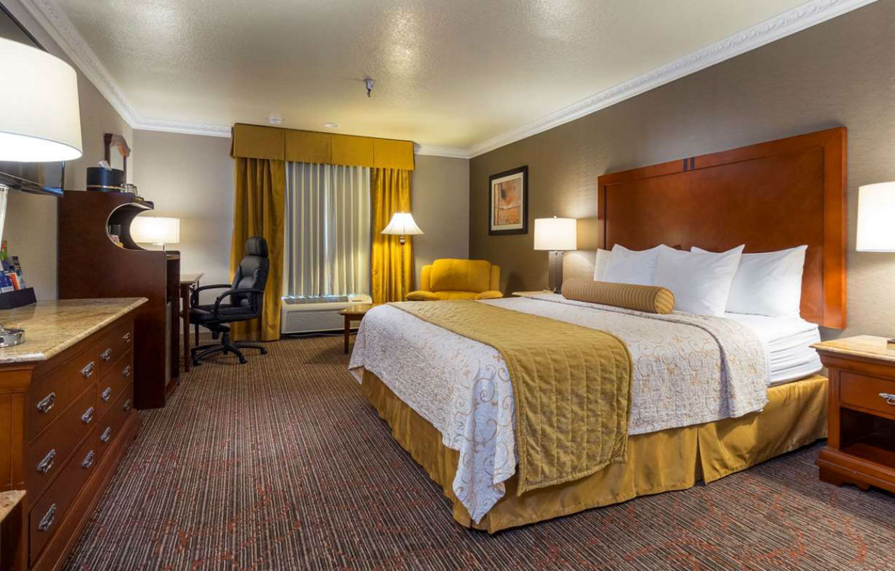 Hotel Western Newport Mesa 3*